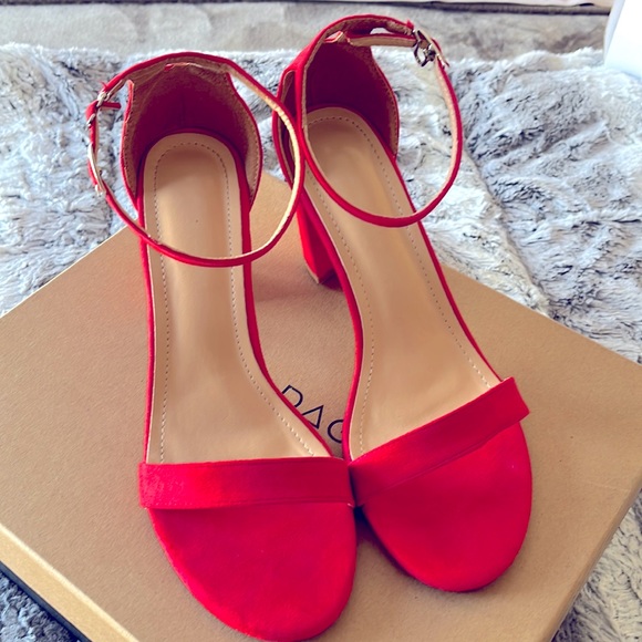 Sexy strapping red heeled sandals - Picture 1 of 7